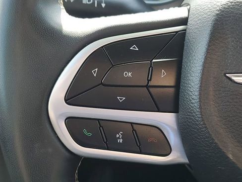 Used 2022 Chrysler Voyager LX FWD image 13