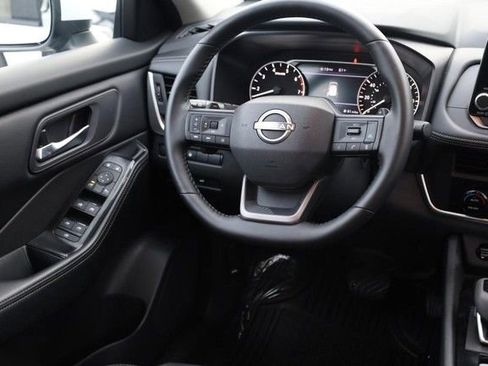 Certified 2025 Nissan Rogue SV FWD image 23
