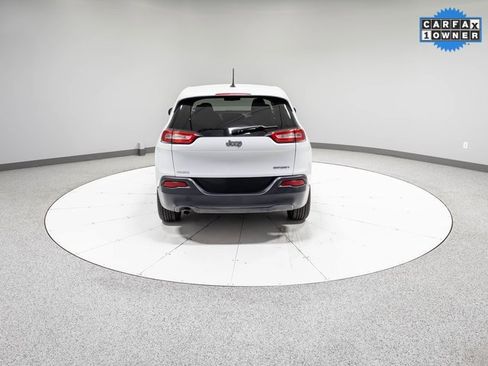 Used 2016 Jeep Cherokee Sport image 26