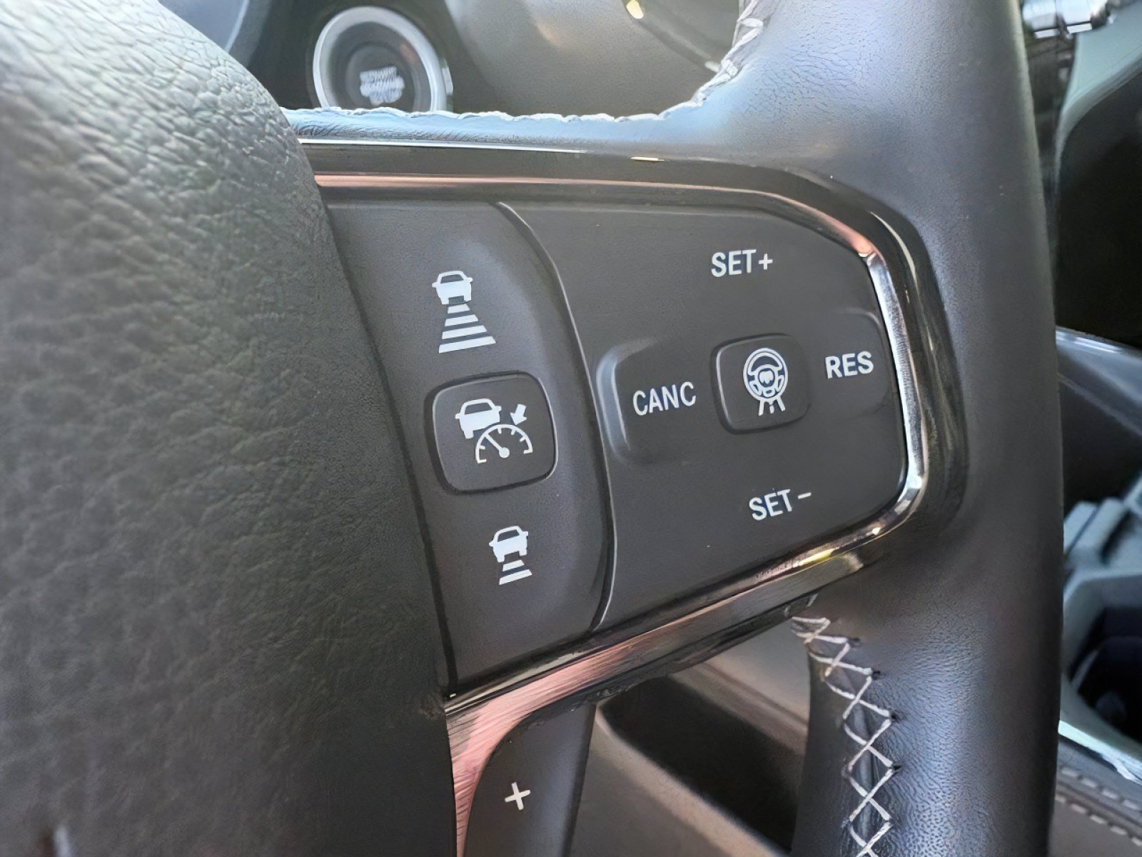Used 2025 RAM 1500 Limited AWD/4WD image 16