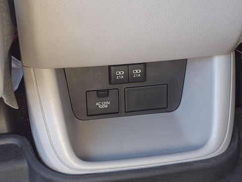 Certified 2018 Toyota Highlander XLE AWD/4WD image 24