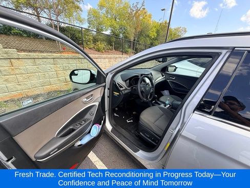 Used 2017 Hyundai Santa Fe SE AWD/4WD image 7