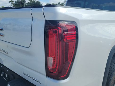 Used 2024 GMC Sierra 1500 Denali w/ Technology Package AWD/4WD image 11