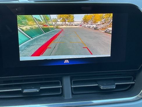 Used 2025 Chevrolet Trax LT image 30