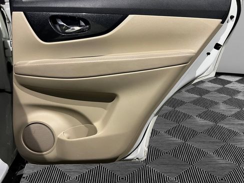 Used 2016 Nissan Rogue SL image 17