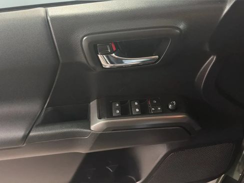 Used 2021 Toyota Tacoma TRD Off-Road w/ Technology Package RWD image 17