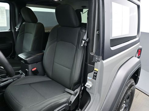 Used 2021 Jeep Wrangler Sport image 10