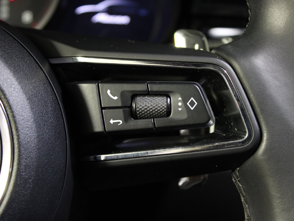 Certified 2022 Porsche Macan AWD/4WD image 28