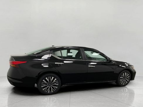 Certified 2025 Nissan Altima 2.5 SV FWD image 2