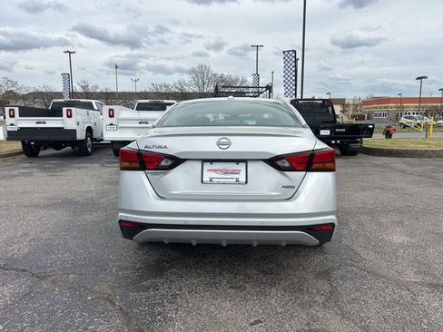 Used 2025 Nissan Altima 2.5 SV image 4