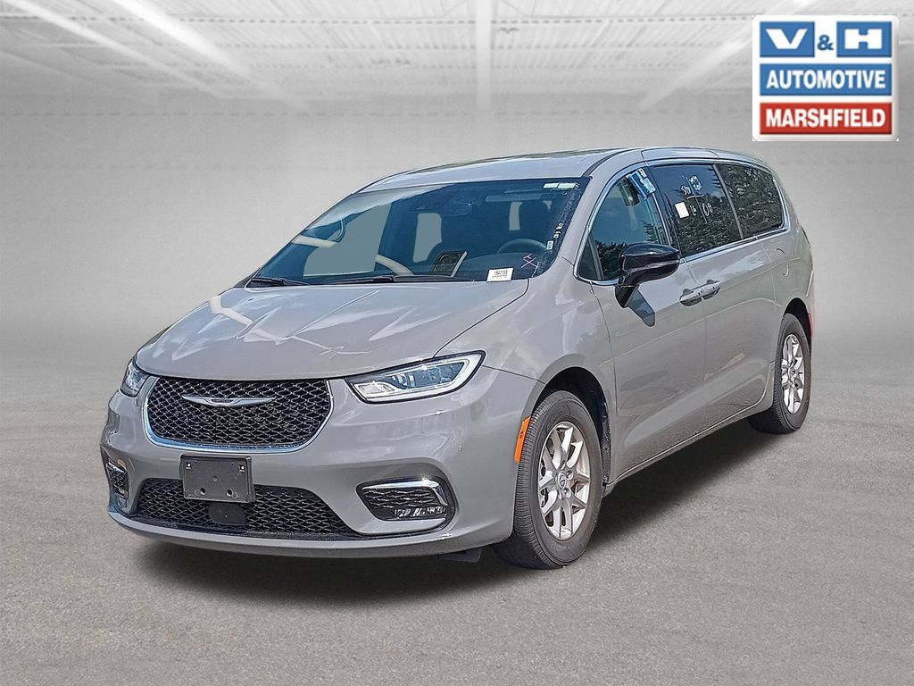 Used 2025 Chrysler Pacifica Select FWD image 3