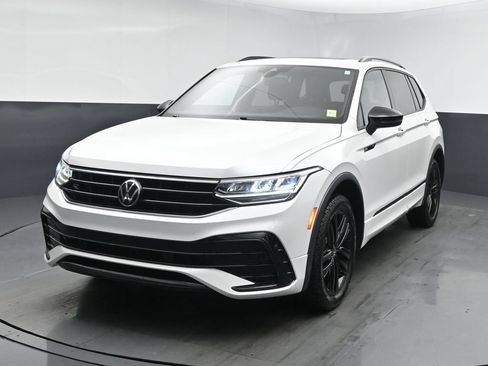 Used 2022 Volkswagen Tiguan SE R-Line AWD/4WD image 1