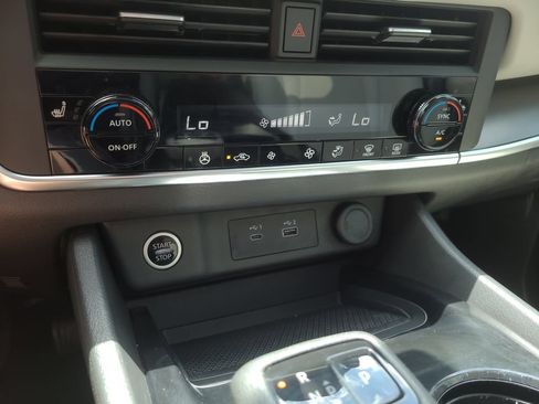 Certified 2023 Nissan Rogue SV w/ SV Premium B Package FWD image 26