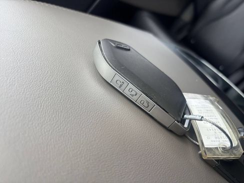 Used 2026 Kia Carnival FWD image 27
