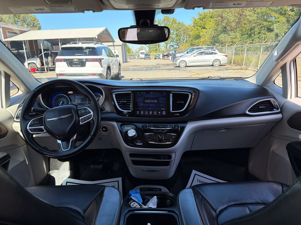 Used 2017 Chrysler Pacifica Touring-L FWD image 20