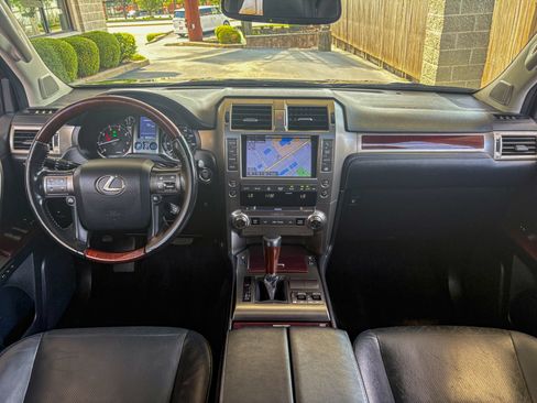 Used 2016 Lexus GX 460 w/ Premium Package AWD/4WD image 28