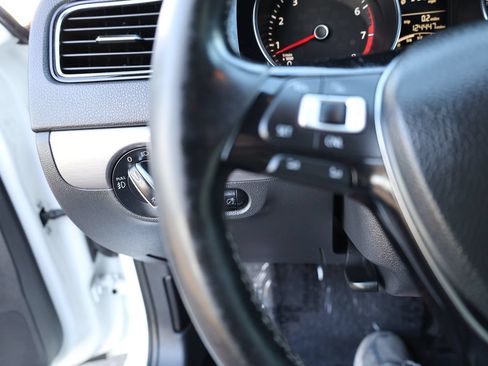 Used 2016 Volkswagen Jetta Sport FWD image 14