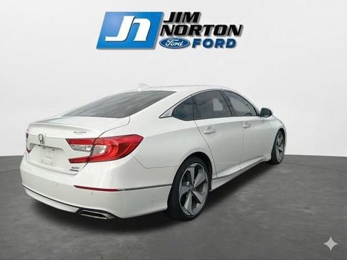 Used 2019 Honda Accord Touring image 10
