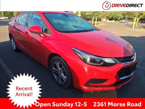 Used 2018 Chevrolet Cruze LT w/ Convenience Package FWD image 1