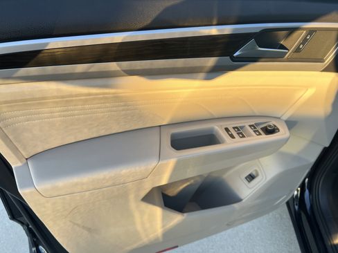 Used 2023 Volkswagen Atlas SE w/ Black Wheel Package image 13