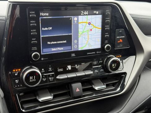 Used 2021 Toyota Highlander Limited image 19