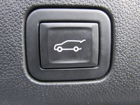 Certified 2023 Chevrolet Suburban Premier image 18