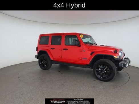Used 2025 Jeep Wrangler Unlimited Sahara AWD/4WD image 26