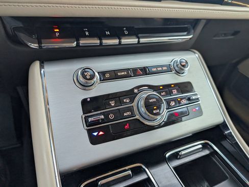 Used 2023 Lincoln Aviator 2WD image 7