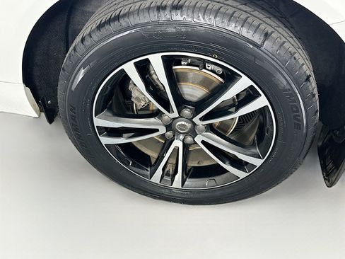 Used 2018 Volvo XC60 T5 Momentum w/ Convenience Package AWD/4WD image 11