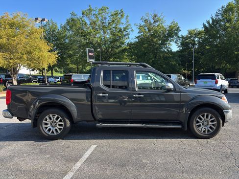 Used 2012 Nissan Frontier SL w/ Moonroof Pkg AWD/4WD image 9