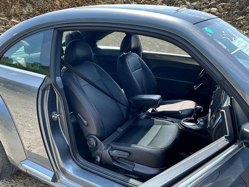 Used 2019 Volkswagen Beetle 2.0T SE image 7