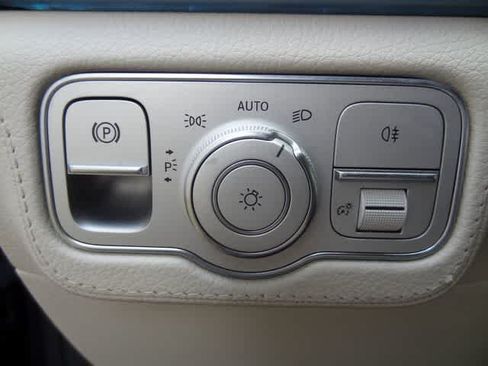 Used 2022 Mercedes-Benz GLS 450 4MATIC image 27