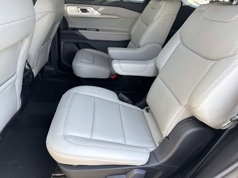 New 2025 Ford Explorer Active w/ Active Comfort Package image 16