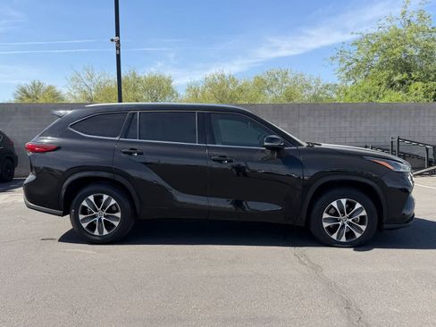 Used 2021 Toyota Highlander XLE FWD image 7