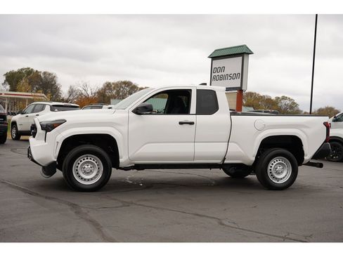 Used 2024 Toyota Tacoma SR image 6