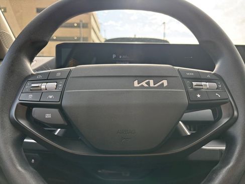 Used 2025 Kia K4 LXS image 27