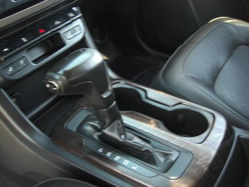 Used 2018 GMC Canyon SLT w/ Driver Alert Package RWD image 9