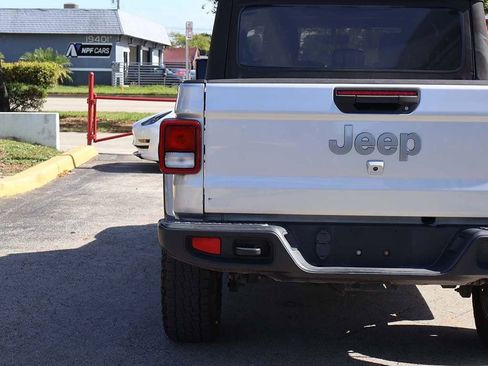 Used 2022 Jeep Gladiator Overland AWD/4WD image 12