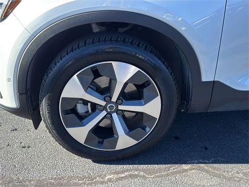 Used 2023 Volvo XC40 B5 Ultimate w/ Protection Package Premier image 9