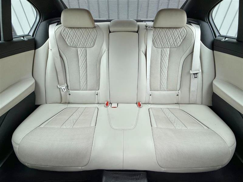Used 2016 BMW 740i RWD image 13