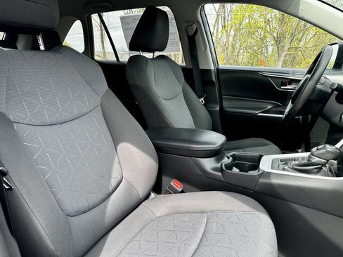 Used 2020 Toyota RAV4 XLE AWD/4WD image 16