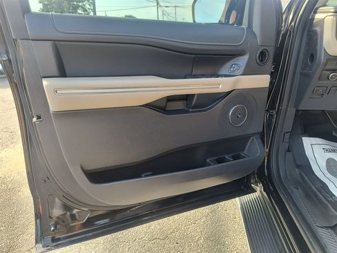 Used 2022 Ford Expedition Max Limited AWD/4WD image 19