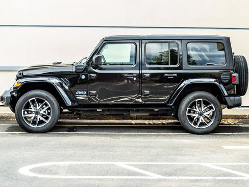Used 2024 Jeep Wrangler Unlimited AWD/4WD image 4
