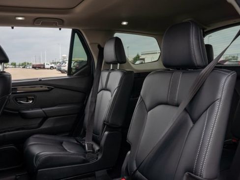 Used 2025 Honda Pilot Touring image 18