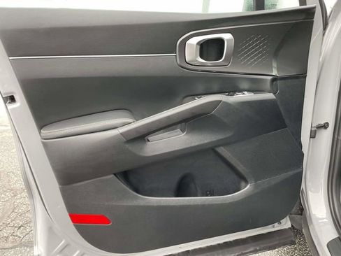 Used 2025 Kia Sorento S image 17