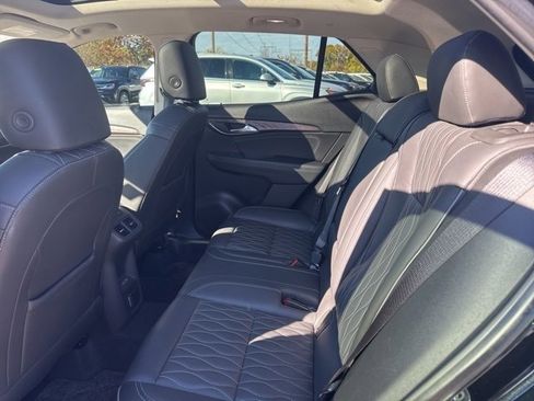 Used 2021 Buick Envision Avenir w/ Technology Package II image 18