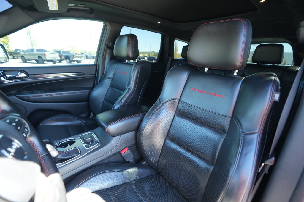 Used 2021 Jeep Grand Cherokee Trailhawk w/ Trailhawk Luxury Group AWD/4WD image 44