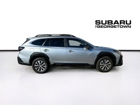 Used 2025 Subaru Outback Premium image 9