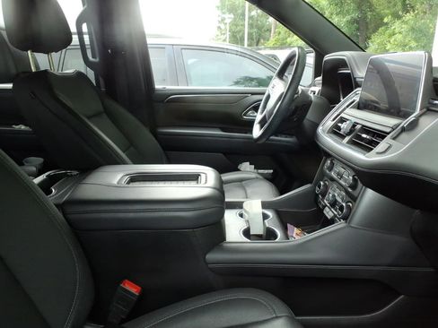 Used 2024 Chevrolet Suburban Z71 w/ Luxury Package AWD/4WD image 9