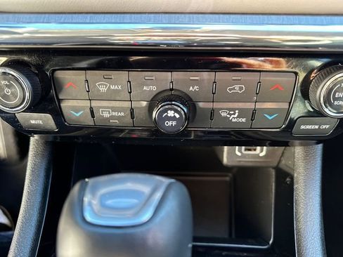 Used 2022 Jeep Compass Limited image 31